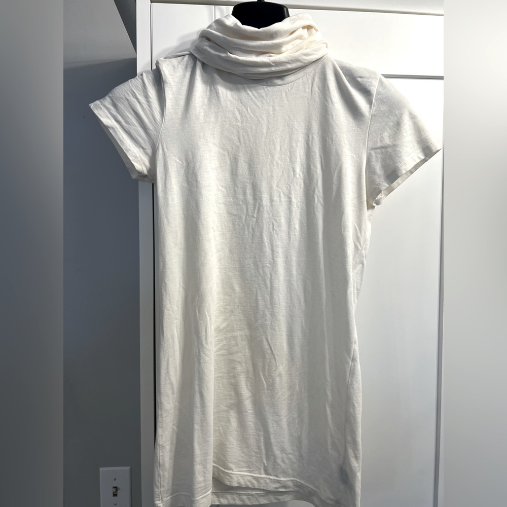 White theory turtleneck short sleeve blouse size petit